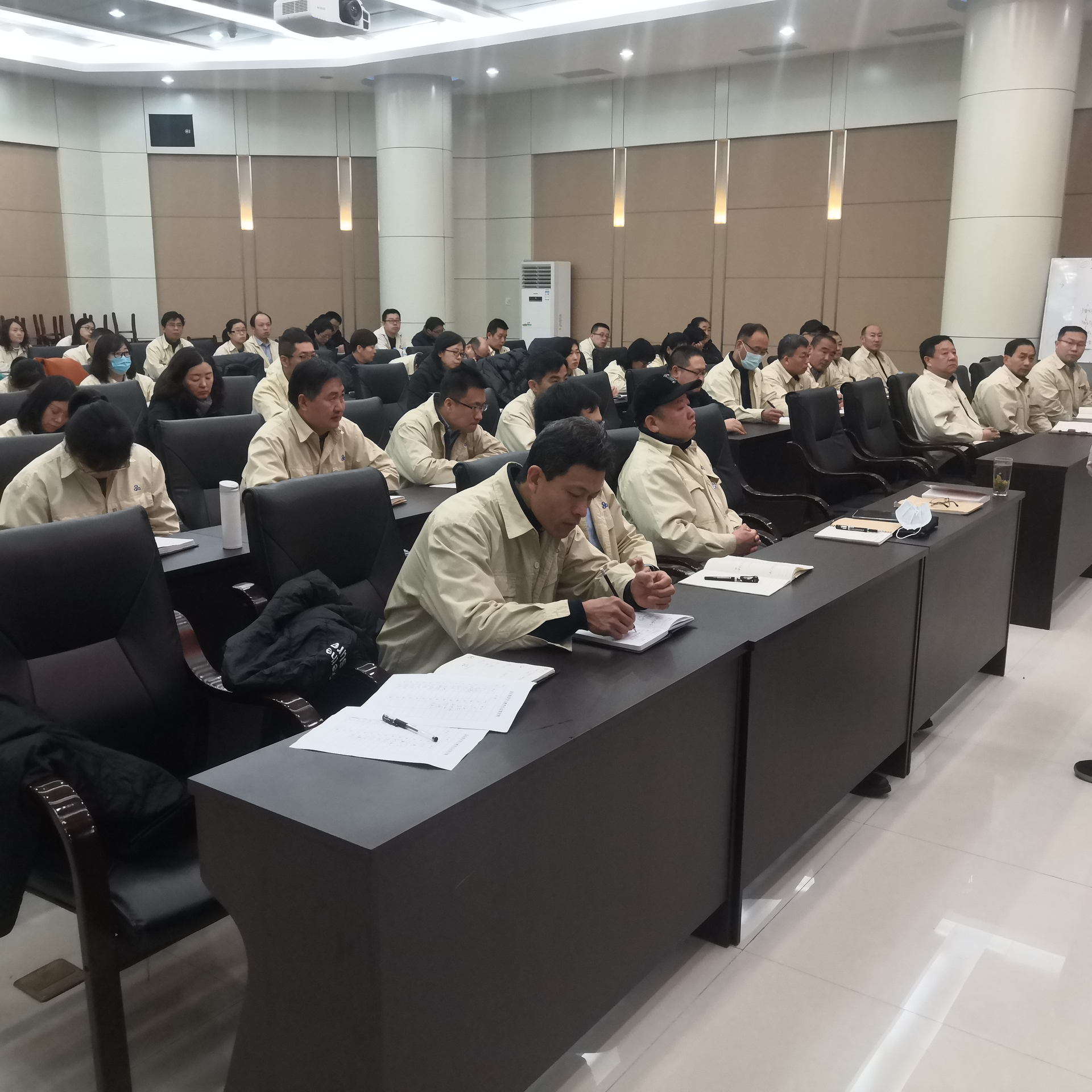 学习贯彻党的十九届五中全会精神宣讲 报告会在我集团举行