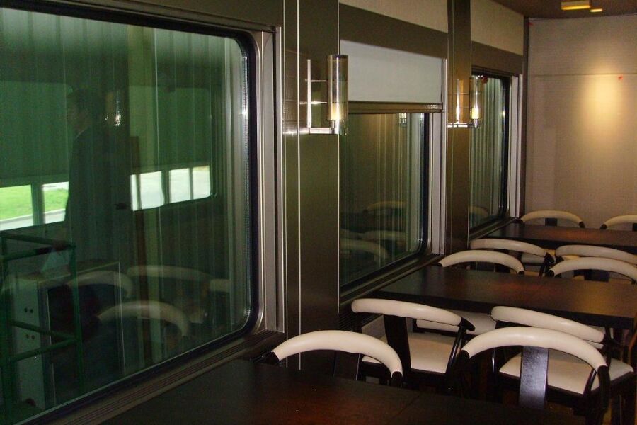 Glass picture of Qingzang locomotive